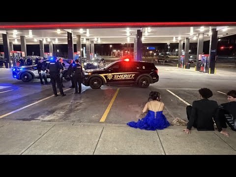 Teens at prom begged limo driver to pull over on terrifying ride home | WSB-TV