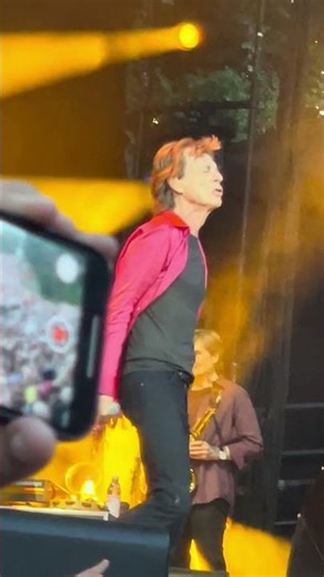 💥🎸 Rolling Stones show legendary endurance in full force! #rollingstones #mickjagger