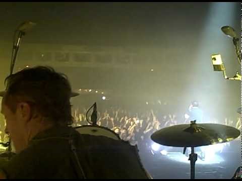 Josh Freese drumming "March Of The Pigs" live with NIN