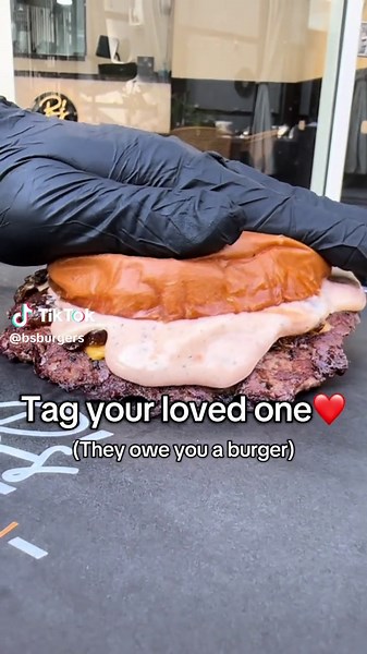 ‏TAG EM!!!!😋😋 #burgers #food #smashedburger