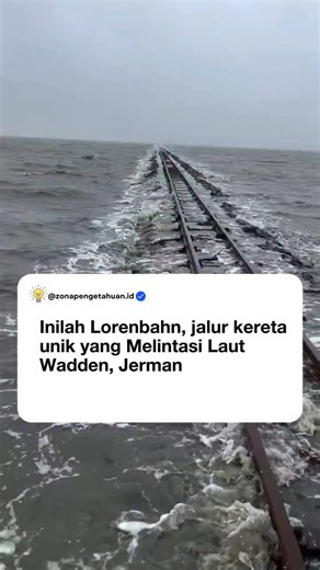 Zona Pengetahuan on Instagram: "Jalur Kereta Loren atau Lorenbahn, jalur kereta api sempit yang unik dan langka, terletak di wilayah Frisia Utara, Jerman. Jalur ini melintasi Laut Wadden dan menghubungkan daratan utama dengan pulau-pulau kecil seperti Hallig Oland dan Hallig Langeneß. Kereta ini berjalan di atas rel sempit yang dibangun di tanggul sempit, dan pada saat pasang naik, jalurnya bisa sebagian terendam air laut. Penggunaan utama jalur ini adalah untuk mengangkut penduduk lokal, pasoka