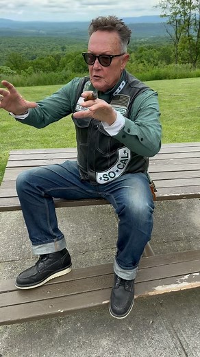 ROBERT PATRICK on Instagram: "Part 4 of the history of The Boozefighters Motorcycle Club, with the glorious Allegheny Mountains behind me! 🇺🇸 #RollingToRemember #bfmc #boozefightersmc #motorcycleclub #harleydavidson #motohistory"