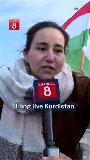 A woman outside the U.S. Consulate General in Erbil urges unity and solidarity and firmly denounces the international silence regarding the attacks on Kurds in Western Kurdistan (Rojava), stating that the Syrian army massacred the people and beheaded Kurdish fighters. “Long live the Kurds and Kurdistan.” | Channel 8 English