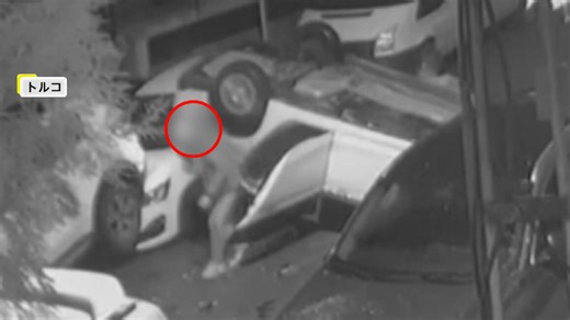 トルコで暴走車が横転し3台衝突　運転手は“あきれた言い訳”「路面が滑りやすかった」原因は酒気帯び運転か（FNNプライムオンライン（フジテレビ系））