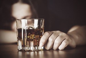Alcohol Addiction: Signs, Symptoms, and Treatment | DrugAbuse.com