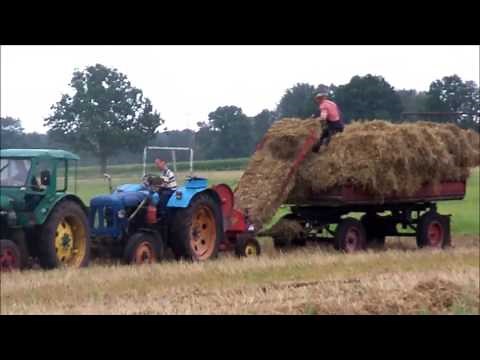 DDR Traktoren bei der Arbeit