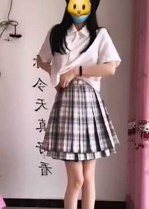 小姐姐卡点脱jk裙，手忙脚乱的样子太可爱了