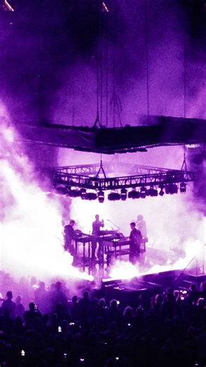 PEEL IT BACK 2025 NORTH AMERICAN LEG AUGUST 17TH • ST. PAUL, MN “CLOSER” (LIVE FROM B-STAGE) SEE YOU TONIGHT CHICAGO. | Nine Inch Nails