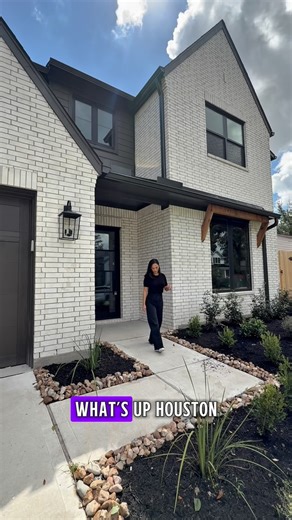 Houston Realtor | Ashley Kilday on Instagram: "For sale in Oak Forest 📍 5 Bedrooms 5 Baths 1 Half Bath 4494 sq ft home | 7440 sq ft lot Crafted by @homebound 🏡 Zoned to OFE | NO HOA ❌ Message me if you’re searching the Houston market for your next home. #houstonliving #houstonluxury #houstonhomes #forsale #newconstruction #justlisted #homebuyer #oakforest #gardenoaks #houstonrealestate #houstonrealtor #htx #houstontexas"