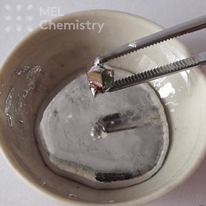 Spend time with your children and increase their desire to learn! 👨‍🎓Enjoy chemistry sets for the whole family with free shipping to your home! 🎁 | MEL Science