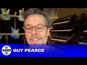 What Struck Guy Pearce as "Extraordinary" About 'Memento' Director Christopher Nolan