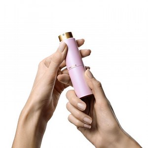 NEW CHANCE TWIST AND SPRAY Optimism in one twist. Discover more on chanel.com/-Chance2019_CHANEL | CHANEL