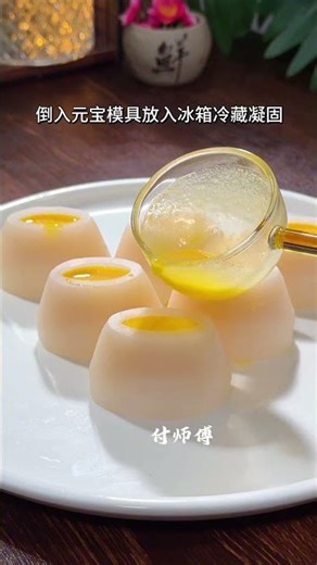 Arranging dishes for New Year celebration makes atmosphere enjoyable