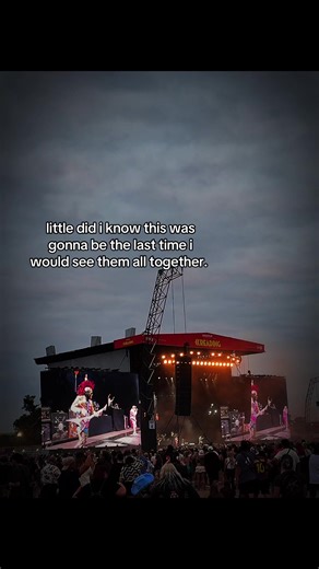 Limp Bizkit's Emotional Performance at Reading Festival