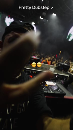 PRETTY DUBSTEP >>>> THIS ONE IS TO GOOD 😵‍💫🥵 —- TRACK ID: CRY - @AVELLO x @Adventure Club - #bonkers #edm #dubstep #headbanger #wubz