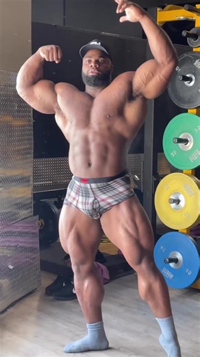 Repost from @quintbeastwood • 🤫 Good to see my bro @muusamir though @goldsgymcalgary | Flex Magazine