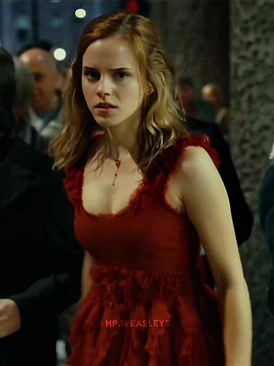 Exploring Urban and Natural Settings in Fashion Clips