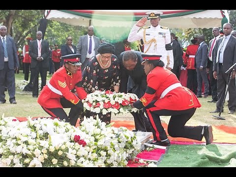 Moi's Burial: President Uhuru, DP Ruto lay wreaths on Moi's grave