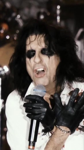 Roses On White Lace: Alice Cooper Live Concert