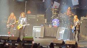 ACE FREHLEY Performs 'Cherry Medicine' Live For First Time