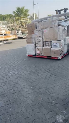 Behind the Scenes as we palletize a shipment in Dubai 🇦🇪 From build-up to weigh-in — Rolling Cargo delivers, worldwide. 🌍✈️ 💬 Got questions? We’re here to help: 📱 wa.me/ 254709286286 📧 sales@rollingcargo.co.ke #RollingCargo #DubaiLogistics #CargoReady #PalletBuildUp #FreightForwarding #GlobalDelivery #LogisticsInMotion | Rolling Cargo