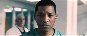 Review: In ‘Concussion,’ a Doctor’s Cri de Coeur Against Football’s Risks