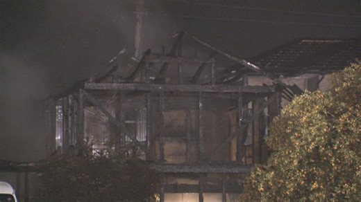 住宅2棟燃える火事　火元の住宅から1人の遺体見つかる　愛知・一宮市（中京テレビＮＥＷＳ）