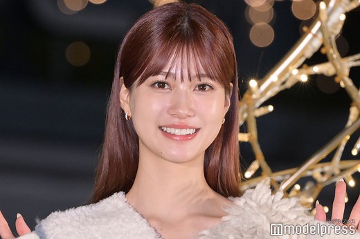 生見愛瑠、ミニ丈×透けタイツの私服ショット公開「美脚」「大人っぽくて素敵」と反響 - モデルプレス