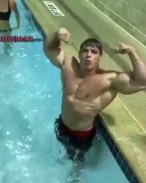 Bodybuilder vs Swimmer
