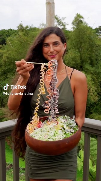 What I Ate for Dinner Easy Tahini Dressing Recipe 😋✨ 17 Years Raw Vegan 🌱 100% local, organic, fresh, whole, and ripe ingredients. It truly is a gift to be able to eat what nature provides for us. I eat to nourish myself, and it’s healed me in more ways that I can describe. Eating REAL FOOD is where it’s at. 🌈🙏🏽🌱 • Easy Tahini Dressing Recipe: 🍋 1 lime or lemon, squeezed 🌱 2-3 tablespoons raw tahini 🧄 Optional: 3-4 cloves garlic 💧 1 cup water 🧂 1 teaspoon of pink Himalayan salt 🌶️ Op