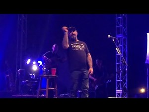 Aaron Lewis Stops Show To Defend Limp Bizkit's Fred Durst: "He Lost Everything"