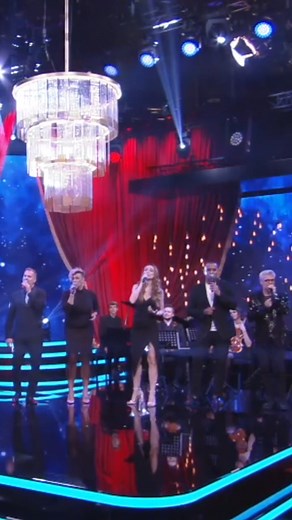 V televízii sa dejú všelijaké veci. Ale keď zrazu stojíš na pódiu, cítiš ticho v sále a vieš, že hráš pri veľkom momente… to sa nezabúda 🙌 | Fragile