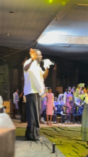 What a moment we had in Abia State University Uturu. How I love campus ministry… The passion, the hunger and the fire! The harvest is ripe and revival is returning to our campuses. @casor_absu #preyeodede #casorabsu #norestrictioncampustour #CRC | Preye Odede