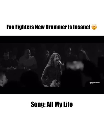 I'll still miss Josh Freese and his energy behind the kit, but Ilan Rubin is an interesting addition, I must say! He does hit with a lot of power! 🙌🏼 Dave Grohl seems to be doing a great PR wash-up this Foo Fighters tour, and honestly what's working for him is that he's not speaking at all! Not a single interview. Smart choice! Song: All My Life #davegrohl #foofighters #taylorhawkins #ilanrubin #joshfreese #90s #90smusic #grunge #punkrock #rockmusic #guitaristsofinstagram #drummersofinstagram 