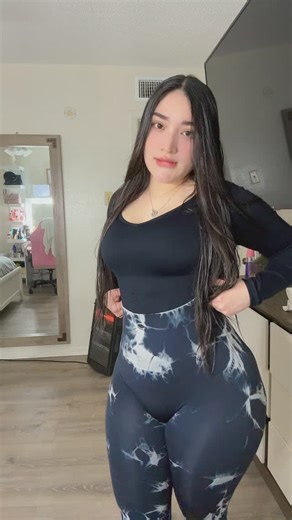 Yaritza Lopez on Instagram: "Fanova 🫣 en mi biografía 🥰 ven y charlemos ❤️"