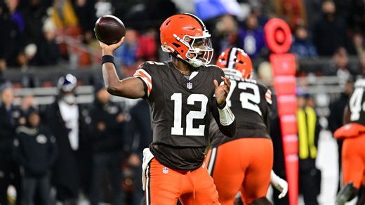 Browns vs. Raiders predictions, odds. Who's winning in NFL Week 12?