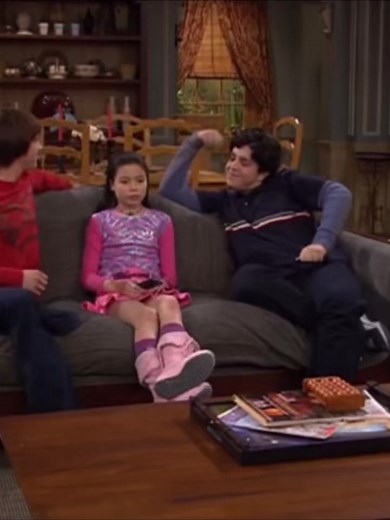 The Drake & Josh Inn Adventure | Nickelodeon Fun