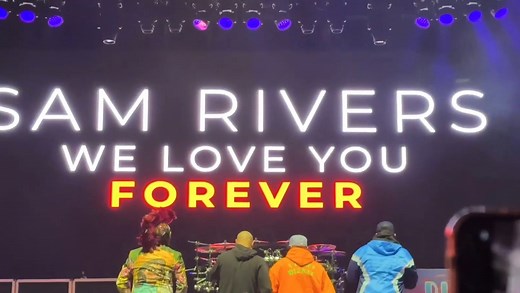 Limp Bizkit returned to the stage for the first time since the death of bassist Sam Rivers, kicking off the Loserville Gringo Papi Tour 2025 in Mexico City.⁠ ⁠ Before playing a note, Fred Durst, Wes Borland, John Otto and DJ Lethal honored Rivers with a video tribute projected on the big screen, hailing him as "our brother forever" and proclaiming "we love you forever." They sat watching the moving salute with their backs to the crowd and stood to embrace each other at its conclusion.⁠ ⁠ Bizkit'