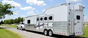 8 Must-See RVs With Horse Stalls (With Pictures) | GoDownsize
