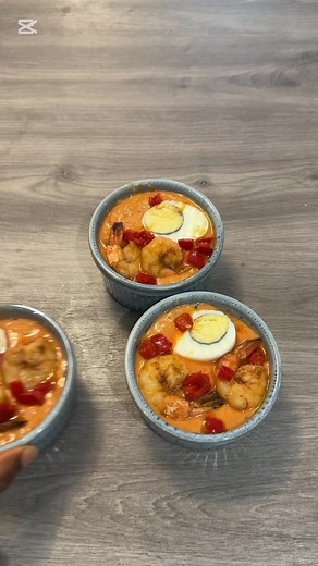 Moi Moi Recipe_ _Ingredients:_ - 1 1/2 cups beans (husk removed, washed) - 2 tatashe peppers - 2 scotch bonnets - 1 big onion - Thumb-sized ginger - 1/4 cup crayfish - Cooked mackerel fish (deboned) - Hard-boiled egg - Prawns (stir fry) - 1/4 cup vegetable oil - Seasoning cubes - Salt _Instructions:_ 1. Blend peppers, onion, ginger and beans with a little water until smooth (not too watery). 2. Pour into a bowl and add: - Salt - Seasoning cubes (to taste) - Crayfish - Vegetable oil - Mackerel fi