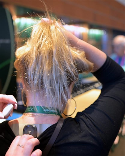 See why people everywhere love Hinge Health Enso, the tiny, wireless TENS device reducing pain in minutes. 100% employer covered. | Hinge Health