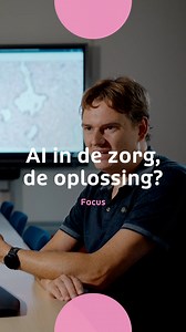 Kunstmatige Intelligentie (AI) is vooral goed in het herkennen van patronen en juist daarin kan AI hulp bieden in de zorg. Onder andere bij kankeronderzoek. Door heel veel scans van kankercellen in te voeren leert zo'n toepassing in een paar dagen tijd hoe kankercellen eruitzien. Van een lunchdip of een slechte nacht heeft AI geen last, dus dit gaat veel sneller én preciezer dan wanneer mensen dit doen. 👉 Petra Grijzen onderzoekt het potentieel van AI in het ziekenhuis. Wat gebeurt er nu al? En