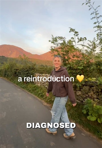 Thought I’d reintroduce myself ☺️ I have fibromyalgia, most of my pain appears in my hands, shoulders, neck and knees. And I also experience migraines that last for weeks (not a vibe!) Since experiencing pain and getting my diagnosis in October 2025, I’ve been searching and testing different methods to help me reduce the pain and get back to how my body used to feel - healthy! I’m not saying I’ll find the cure, but I’m hoping I’ll find a way to not let the pain lead my life anymore. Follow if yo