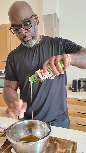 I cooked dinner. Pan chicken with tzatziki. Want the recipe? It's posted on the DariusCooks App! | DariusCooks