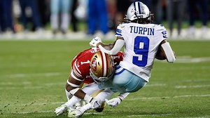 Cowboys' final play of regulation fails after Ezekiel Elliott snaps to Prescott
