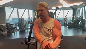 This ones a monster, not for the faint hearted, go at your own pace and give it a crack! Centr Ten rounds Bicep curl x10 Overhead press x10 Tricep extension x10 Squat x10 Lunge x10 Bent over row x10 Standing Twists x10 | Chris Hemsworth