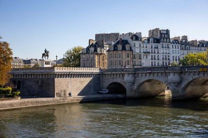10 Common Travel Mistakes to Avoid in Paris, According to a Local