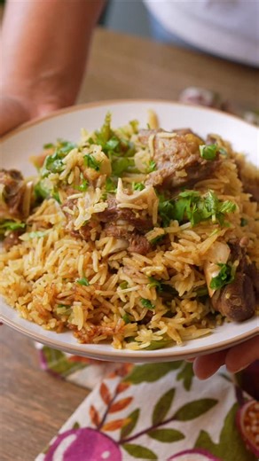 Chandni Solanki | Tender goat simmered with ginger and garlic, fluffy rice cooked in rich broth, and sweet bell peppers for that pop of color and flavor.... | Instagram