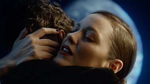 Chanel No 5 Advert Music - We're on each others team | TV Advert Music