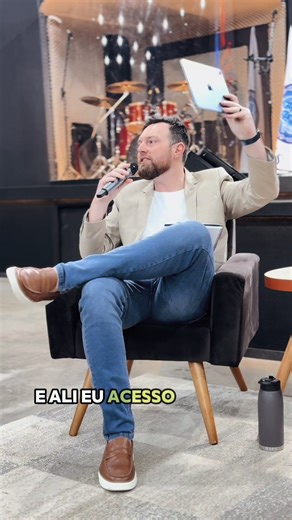 Nem sempre a “ovelha negra” é o problema… às vezes é a única que percebe o que está errado. E por isso carrega o peso que ninguém quer olhar. mas na verdade você só se recusou a viver no automático. Isso não é rejeição. É chamado. Me fala com sinceridade: você é a ovelha negra da sua família? Comenta “sou eu” ou marca alguém que precisa entender isso. #ovelhanegra #ovelhanegradafamilia #casamento #restauraçãodecasamento #Reflexao